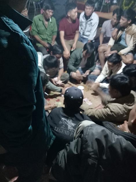 Chuyện buồn ở làng đánh bạc-1