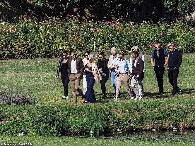 Vợ chồng David Beckham bảnh bao đi chơi cùng hội bạn thân nổi tiếng-6