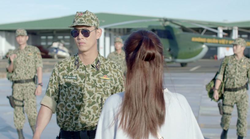 Hậu duệ mặt trời Việt Nam: Song Luân đốn tim Khả Ngân với màn xuất hiện cực ngầu ở sân bay-6