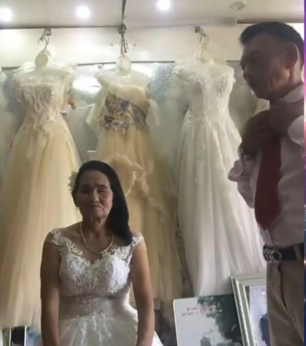 Hé lộ sự thật về hình ảnh cụ bà 70 tuổi đi thử váy cưới ở Nghệ An-2