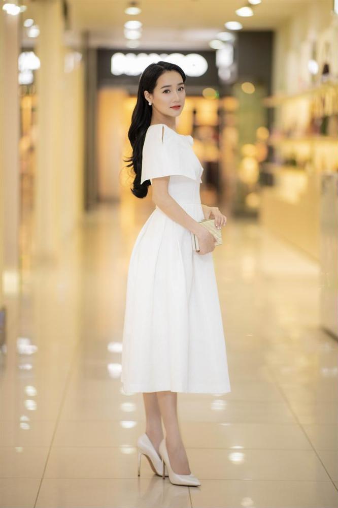 Nhã Phương phủ nhận tin đồn bác sĩ bảo cưới nhưng qua mỗi bức ảnh, bụng cô ấy lại cứ to lên từng ngày-6