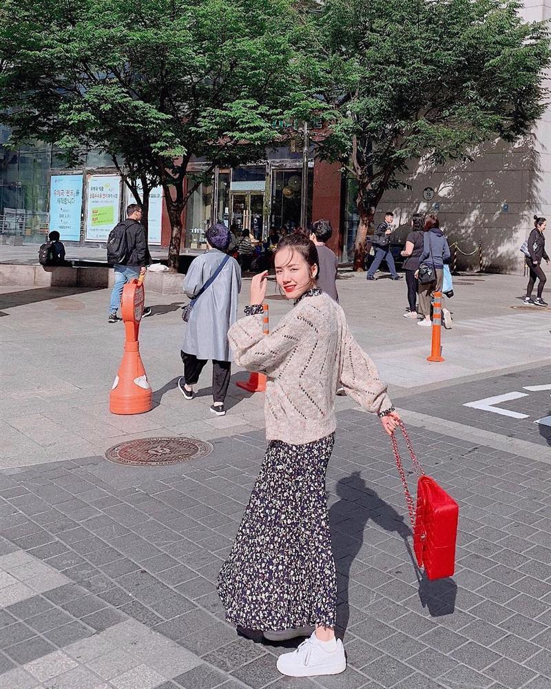 Thúy Vi tự tin phô trương eo thon ngực khủng - Hòa Minzy khoe street style chất lừ ở Paris-1