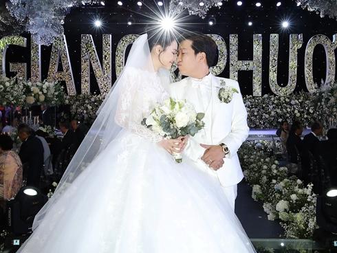 Sáng Trường Giang nói lời cảm ơn, chiều Nhã Phương khoe khoảnh khắc có 1-0-2 trong đám cưới thế kỷ-4