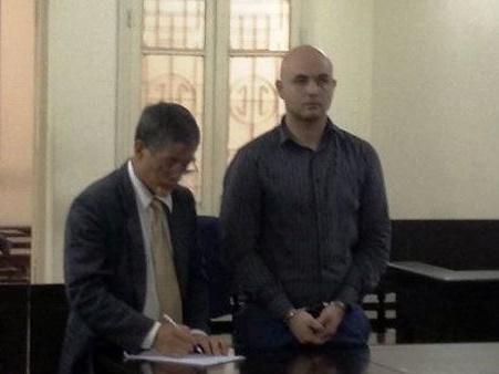 Gã ngoại quốc dụ cậu bé 13 tuổi quan hệ tình dục đồng tính