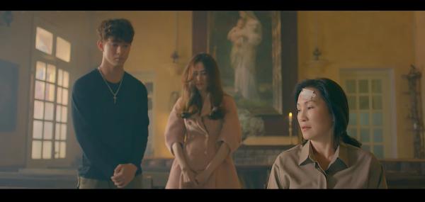 Ngân Khánh cho heo ăn, cuốc đất trồng rau mà vẫn mặc trang phục hàng hiệu-2