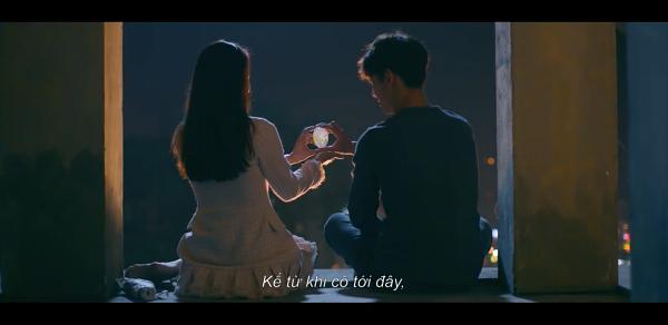 Ngân Khánh cho heo ăn, cuốc đất trồng rau mà vẫn mặc trang phục hàng hiệu-10