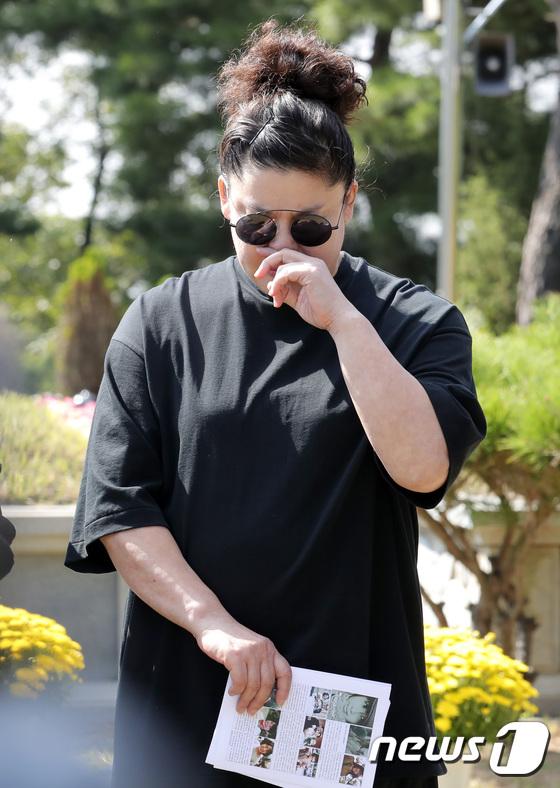 Kỷ niệm 10 năm ngày Choi Jin Sil tự tử: Hai con đã trưởng thành và bước qua nỗi đau mất mẹ-12