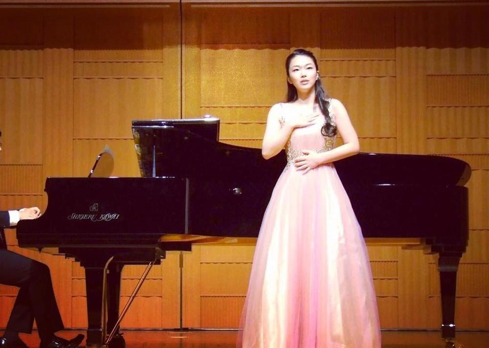 Miss World 2018 xuất hiện thí sinh trên trời rơi xuống: Biết 6 ngoại ngữ, học vấn cao, hát opera cực đỉnh...-8