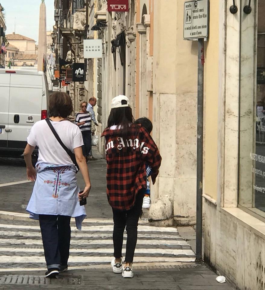 Huỳnh Hiểu Minh - Angela Baby che kín quý tử trước ống kính phóng viên-6