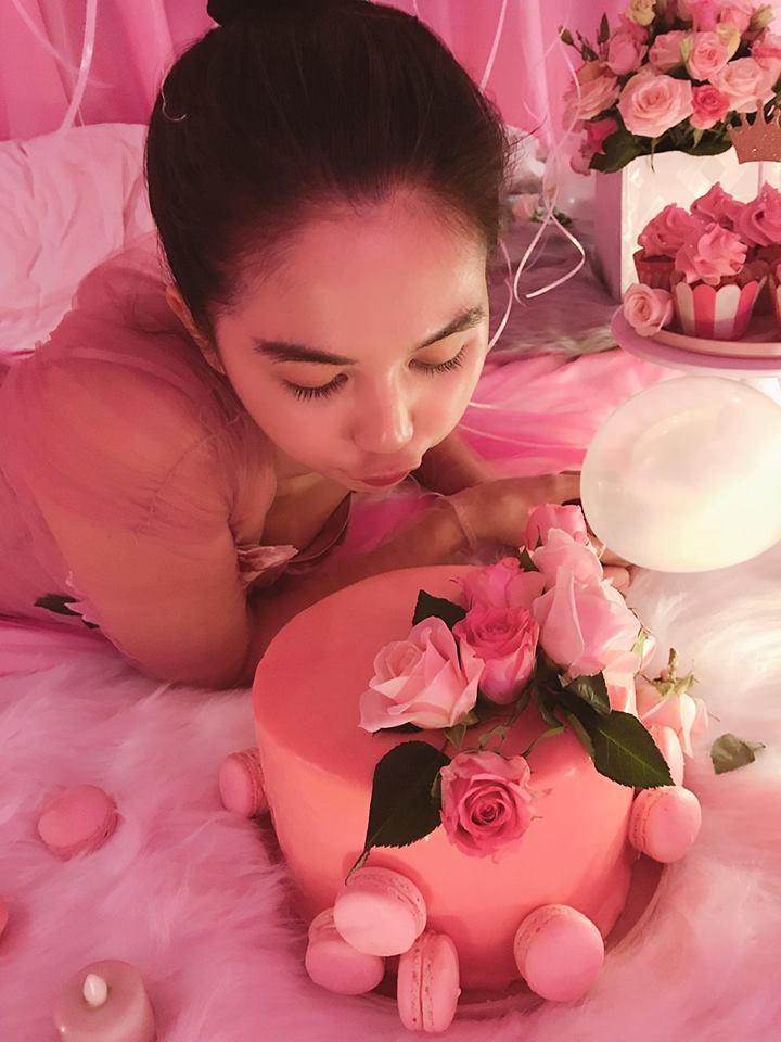 Ngọc Trinh tiết lộ bí mật sau cánh cửa màu hồng: Người yêu bắt thay váy và chụp lia lịa-3