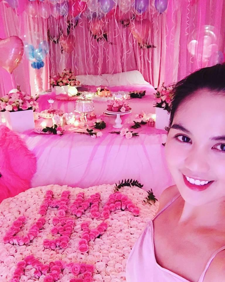 Ngọc Trinh tiết lộ bí mật sau cánh cửa màu hồng: Người yêu bắt thay váy và chụp lia lịa-10