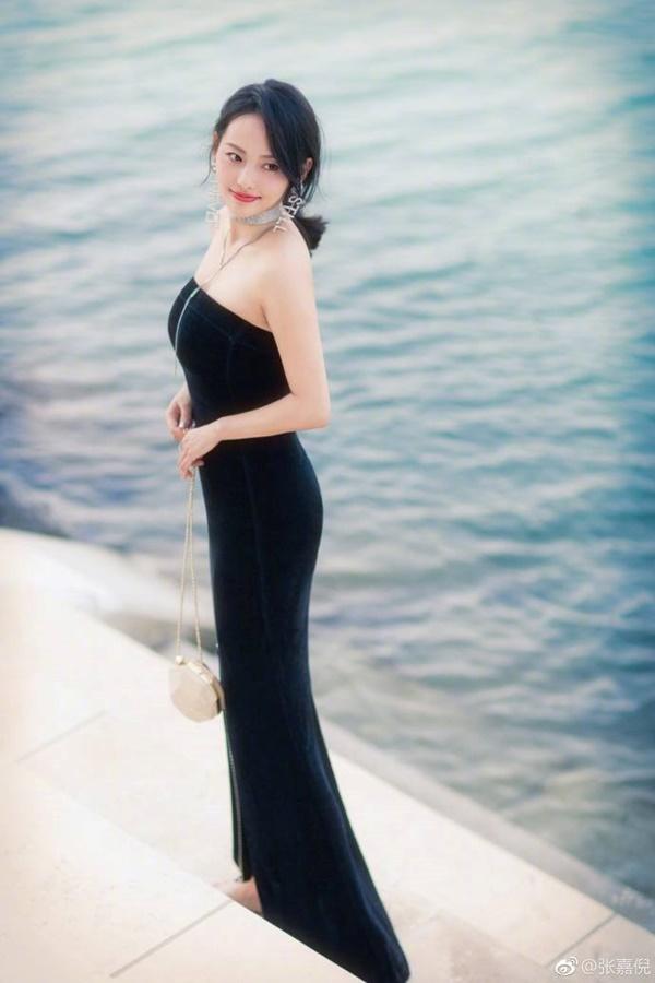 Trương Gia Nghê Diên Hi công lược khoe vẻ quyến rũ ở tuổi 31-2