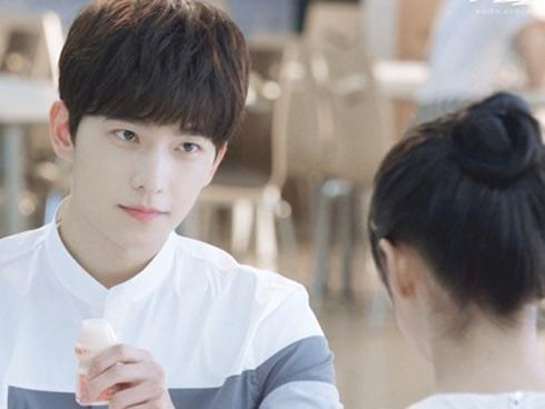 Chỉ cần nhìn những dấu hiệu này là biết, bạn yêu chàng ngay từ cái nhìn đầu tiên hay không