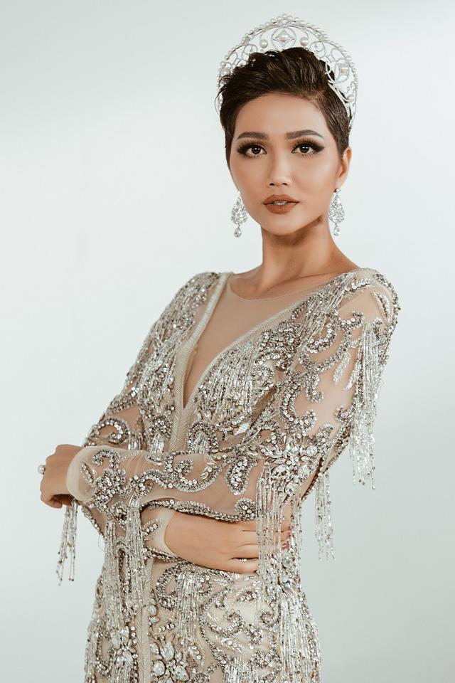 Hết dài rồi đến ngắn, giờ là giai đoạn HHen Niê gây giật mình với màu tóc mới cực chất-3