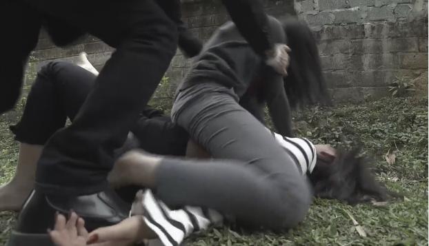 Bỏ trốn thất bại, Quỳnh Búp Bê hôn Cảnh mãnh liệt trong nước mắt-3