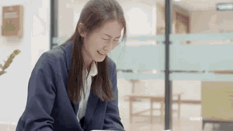 Phản ứng của Khả Ngân về cảnh khóc nức nở sau khi bị Linh Miu giật tóc trong Hậu duệ mặt trời-1