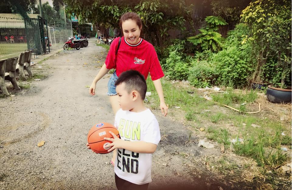 Vy Oanh hạnh phúc bên chồng con giữa ồn ào bị kẻ xấu bịa đặt thêu dệt chuyện đời tư-2