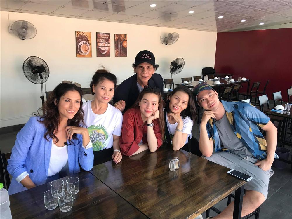 Vy Oanh hạnh phúc bên chồng con giữa ồn ào bị kẻ xấu bịa đặt thêu dệt chuyện đời tư-3