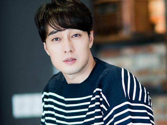 Mỹ nam Giày thủy tinh So Ji Sub bị tung ảnh hẹn hò nữ MC kém 17 tuổi-9