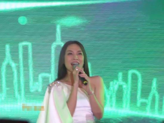 Gặp phải khán giả nam khiếm nhã, Mỹ Tâm hành xử khiến người người khâm phục mến yêu