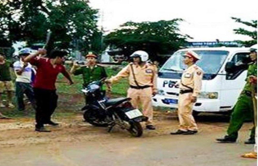 Nam thanh niên vi phạm giao thông, chém công an nứt sọ não-1