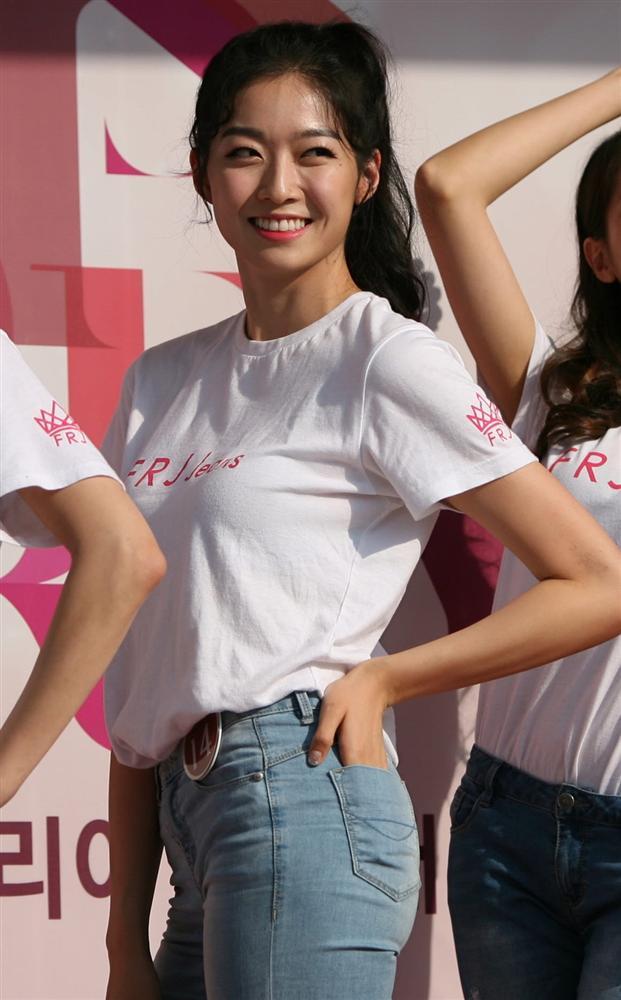 Tân Hoa hậu Hàn Quốc mặc xấu trên thảm đỏ gây tranh cãi-7