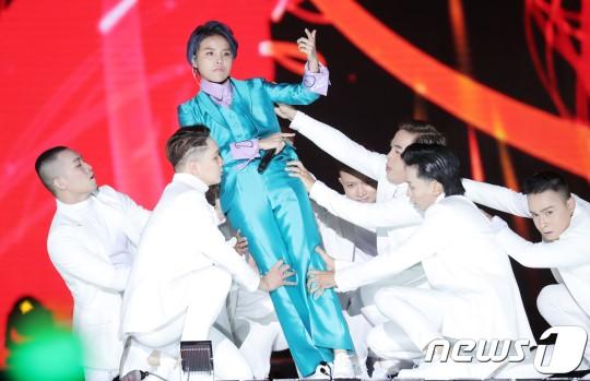 Vũ Cát Tường khiến nghệ sĩ quốc tế trầm trồ khi hát tận 3 thứ tiếng tại ASF 2018-1