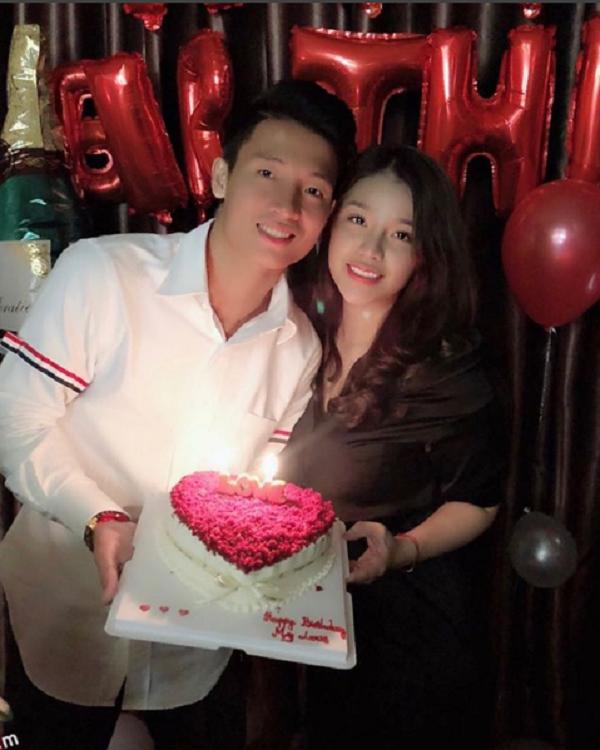 Cuối cùng Bùi Tiến Dũng cũng công khai hẹn hò với bạn gái xinh như hot girl-2