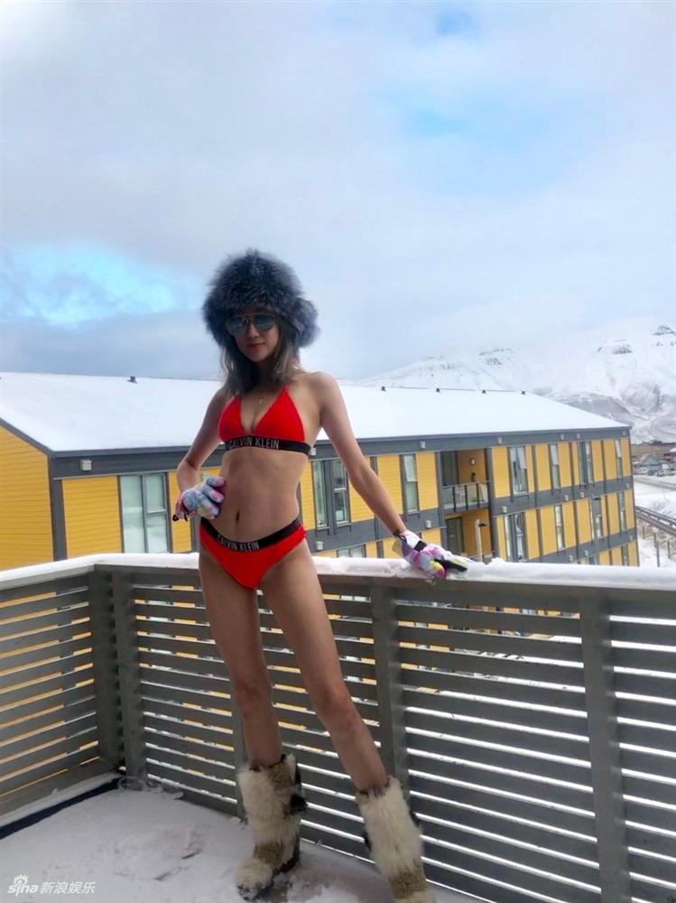 4 lần sinh con, bà xã Đoàn Dự Trần Hạo Dân vẫn tuyệt đẹp khi mặc bikini giữa thời tiết âm 10 độ C-1