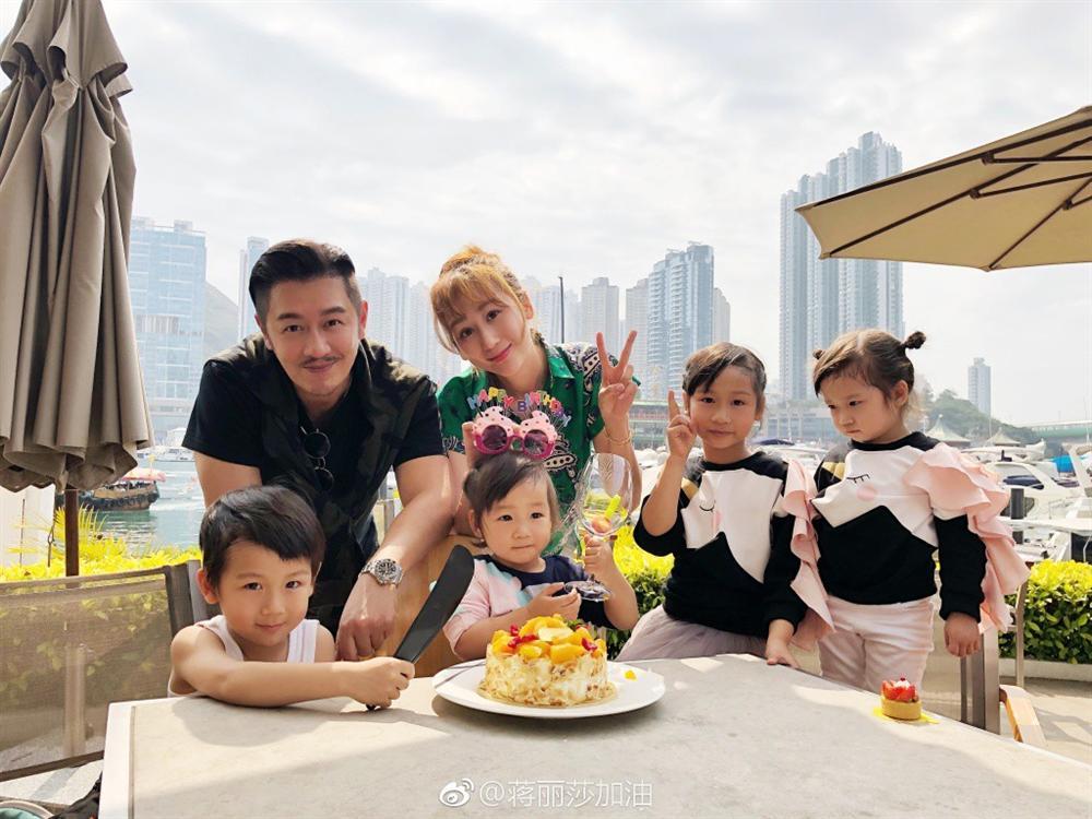 4 lần sinh con, bà xã Đoàn Dự Trần Hạo Dân vẫn tuyệt đẹp khi mặc bikini giữa thời tiết âm 10 độ C-7