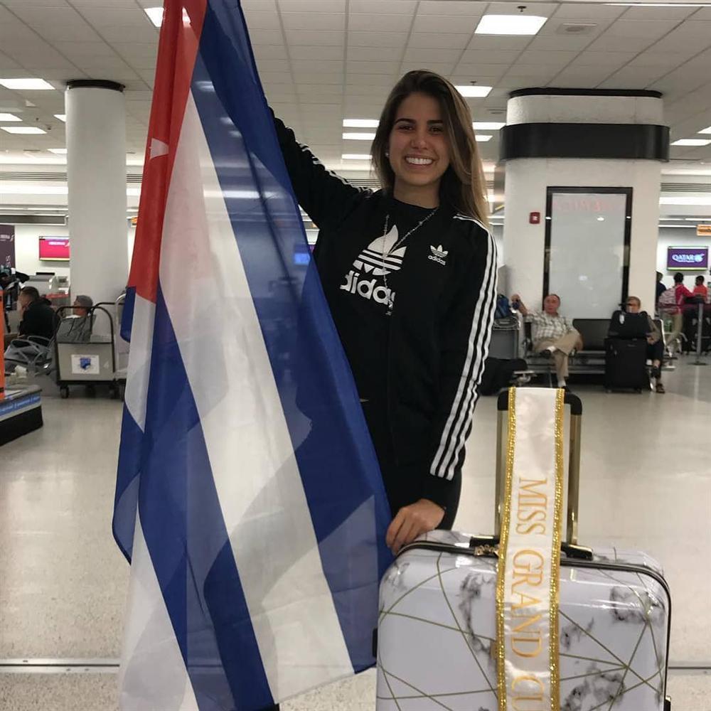 Sát giờ lên đường, Á hậu Bùi Phương Nga bất ngờ lọt top 25 mỹ nhân sáng giá nhất Miss Grand 2018-12