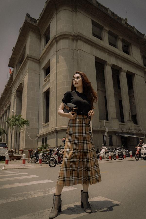 Ngân Khánh dát hàng hiệu từ đầu đến chân, thần thái không khác gì mợ chảnh-4