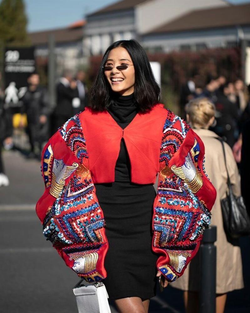 Nhã Phương - Trường Giang diện đồ đôi tình tứ, Đỗ Mỹ Linh bất ngờ khoe street style gợi cảm khi hết nhiệm kì Hoa hậu-9