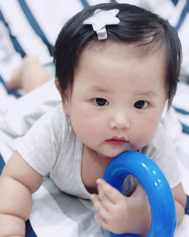 Lần đầu khoe cận mặt tiểu công chúa, chị dâu ca sĩ Bảo Thy được ngợi khen khéo đẻ-1