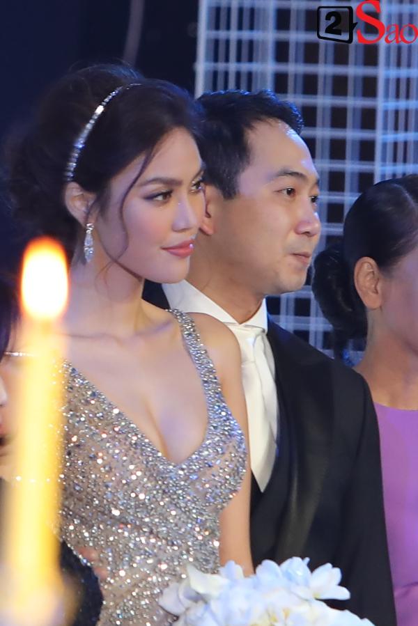 Lan Khuê xuất hiện rạng rỡ bên cạnh Tuấn John chờ đón khách mời-2