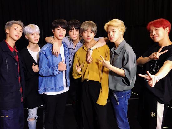 BTS bành trướng, 'cướp' ngôi vương từ những ông lớn Kpop