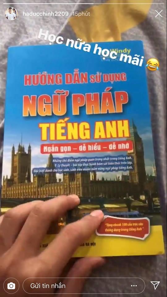 Cầu thủ Đức Chinh khoe đang học tiếng Anh, không còn sai chính tả-3