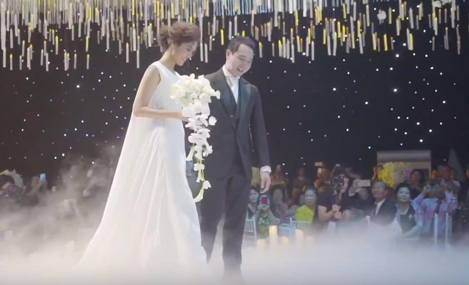 Lan Khuê rất xúc động khi bước vào lễ đường cùng chú rể-4