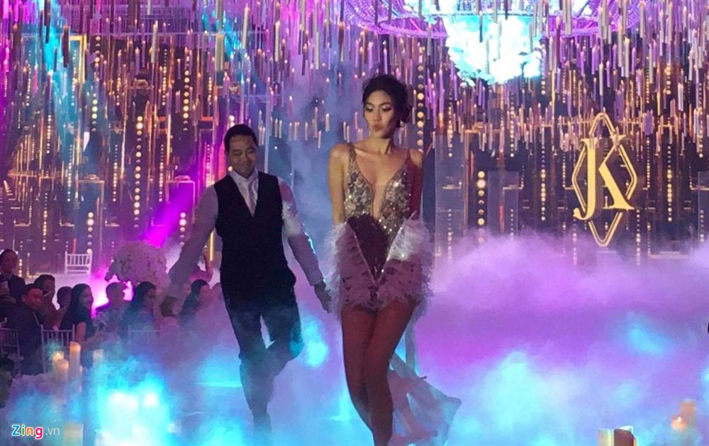 Lan Khuê và chồng nhảy trong tiếng hò reo của quan khách-1