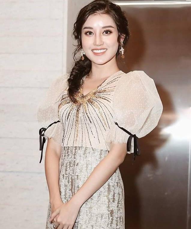 Đám cưới Lan Khuê nhưng đây mới là những khách mời lọt vào tâm điểm chú ý vì trang phục, make up sai quá sai-1