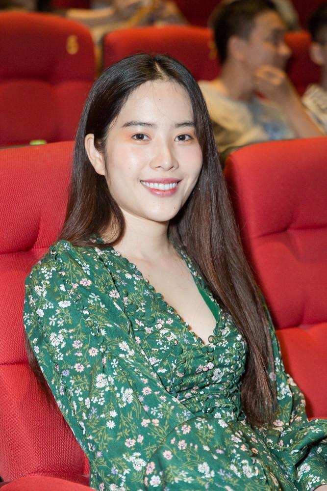 Chị em có thích váy hoa đến mấy cũng đừng bắt chước Nam Em kẻo lại tự biến mình gái tơ thành bà bầu-5