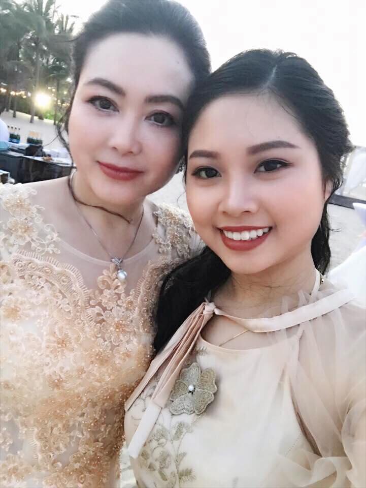 Khoe ảnh mẹ U50 trẻ đẹp, hot mom Hằng Túi được người xem khen ngợi gia đình có gen mỹ nhân-1