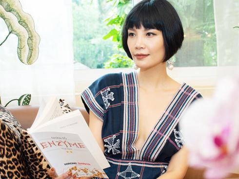 Vũ Cẩm Nhung: 9 năm mong con, chồng chưa lần nào buông tay tôi