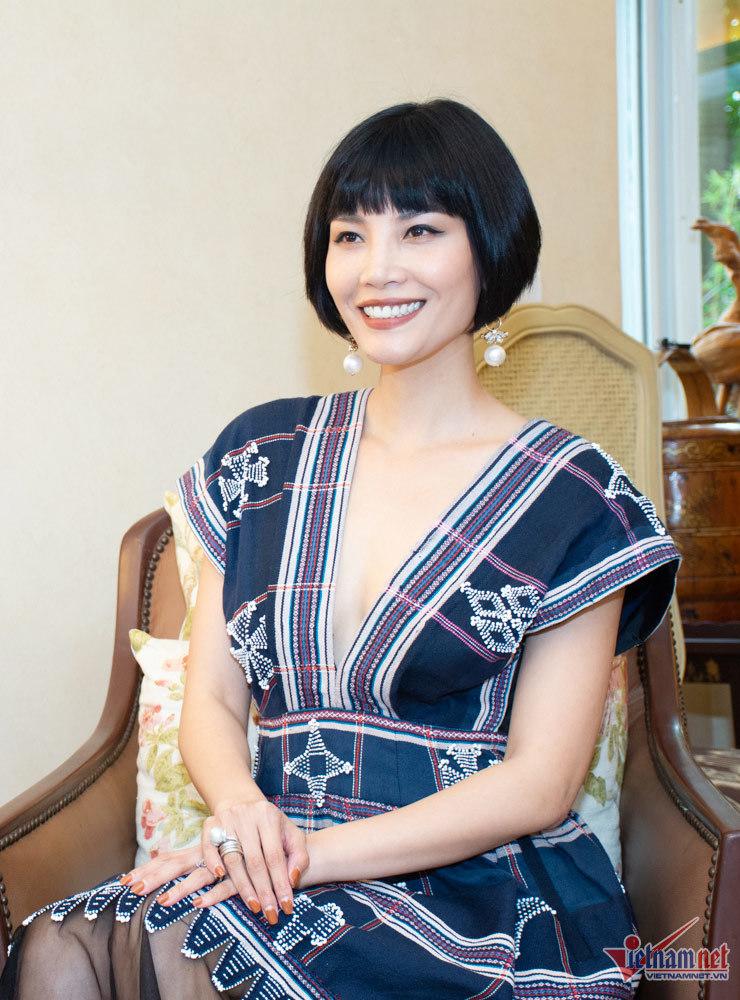 Vũ Cẩm Nhung: 9 năm mong con, chồng chưa lần nào buông tay tôi-3