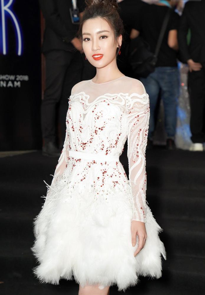 Cùng chặt chém trong mẫu váy thiên nga, Đỗ Mỹ Linh vượt mặt Quỳnh Thư nhờ layout trang điểm tươi tắn-5