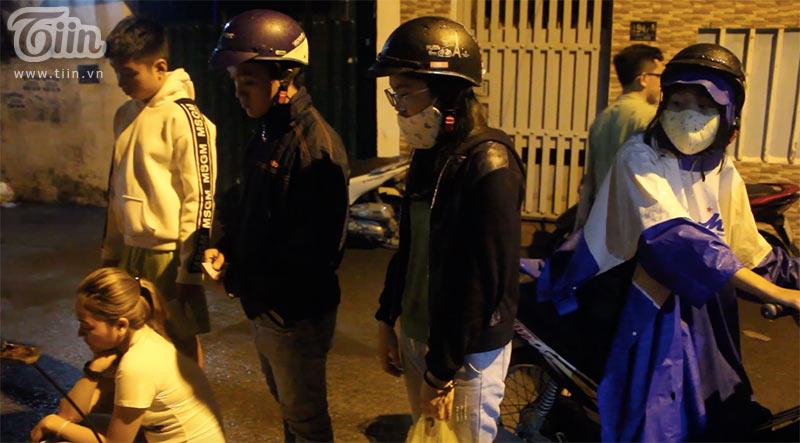 Gánh đậu hũ đêm gần 30 năm ở Sài Gòn, nắng, mưa, khuya khoắt vẫn nườm nượp người chờ ăn-7