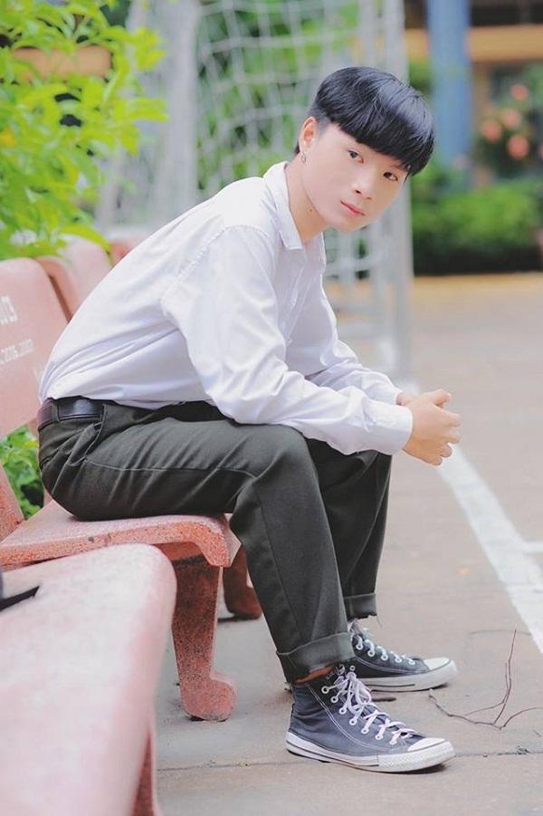 Vượt mặt nhiều hotface, chàng trai chễm chệ ẵm ngay nút tick xanh Facebook nhờ gương mặt xấu lạ-2