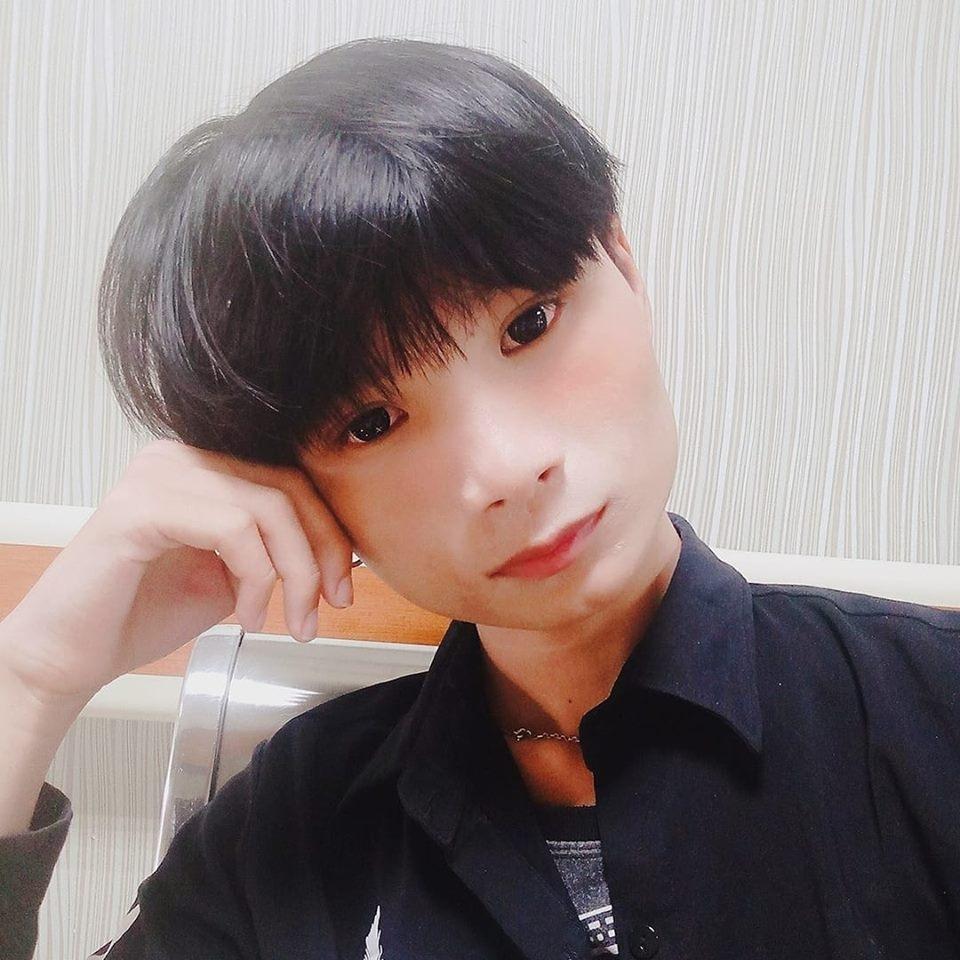 Vượt mặt nhiều hotface, chàng trai chễm chệ ẵm ngay nút tick xanh Facebook nhờ gương mặt xấu lạ-3