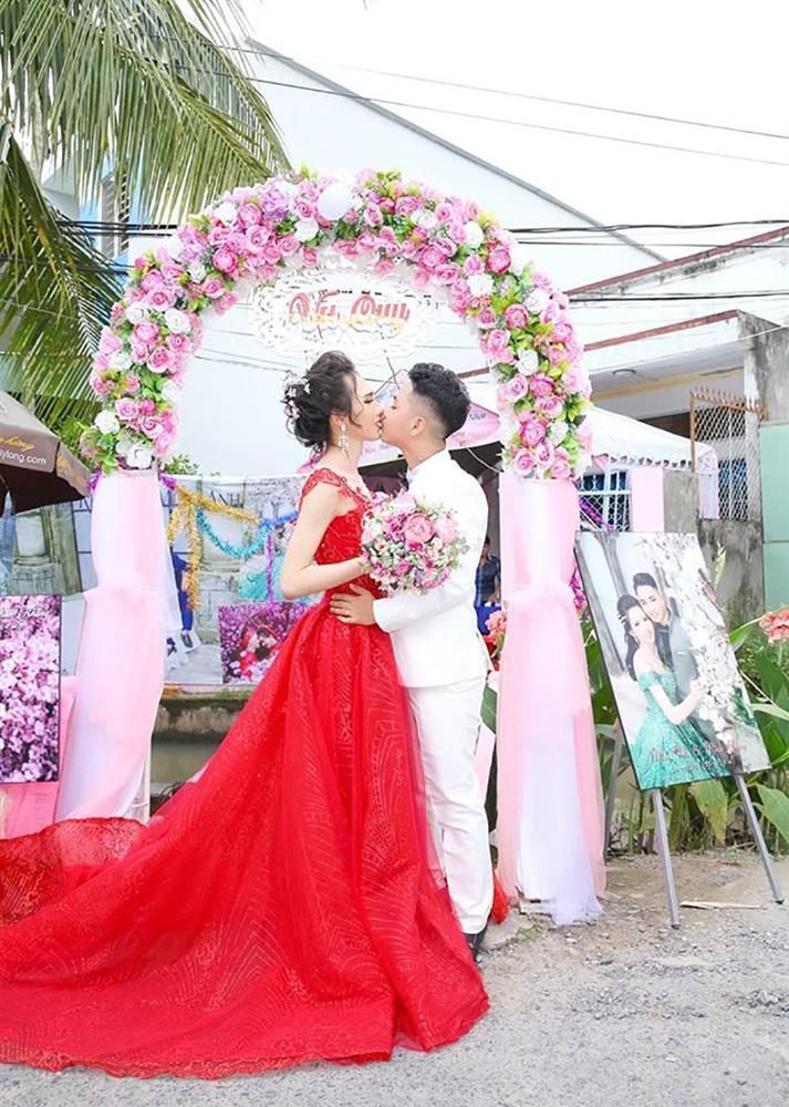 Đám cưới đặc biệt của cặp đôi cô dâu NAM, chú rể NỮ gây xôn xao cộng đồng LGBT-1