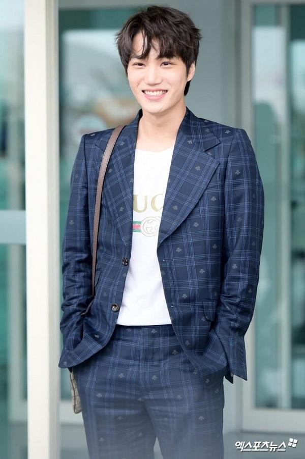 BTS, Joy và loạt sao Hàn gợi ý phong cách thời trang sân bay ấn tượng cho mùa thu-7